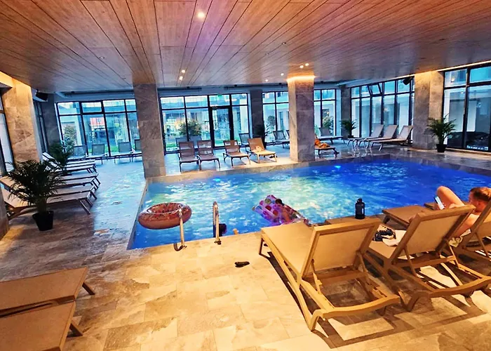 Sea Paradise - Odyssey Pool & شقة Năvodari