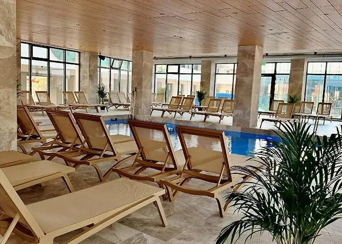 Sea Paradise - Odyssey Pool & شقة Năvodari